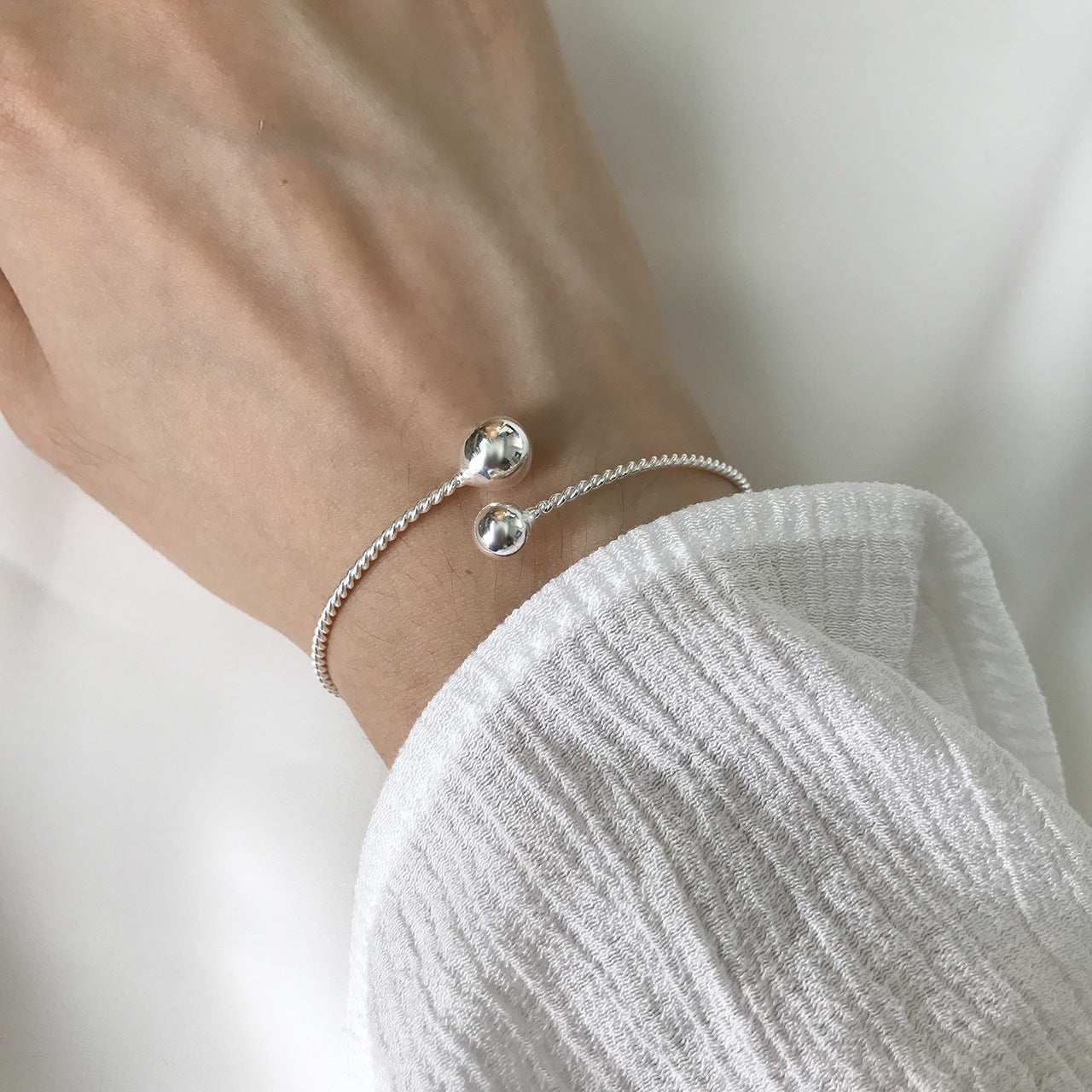 Bracciale a fascia aperta vintage in argento sterling 925 a doppia perla intrecciata a corda
