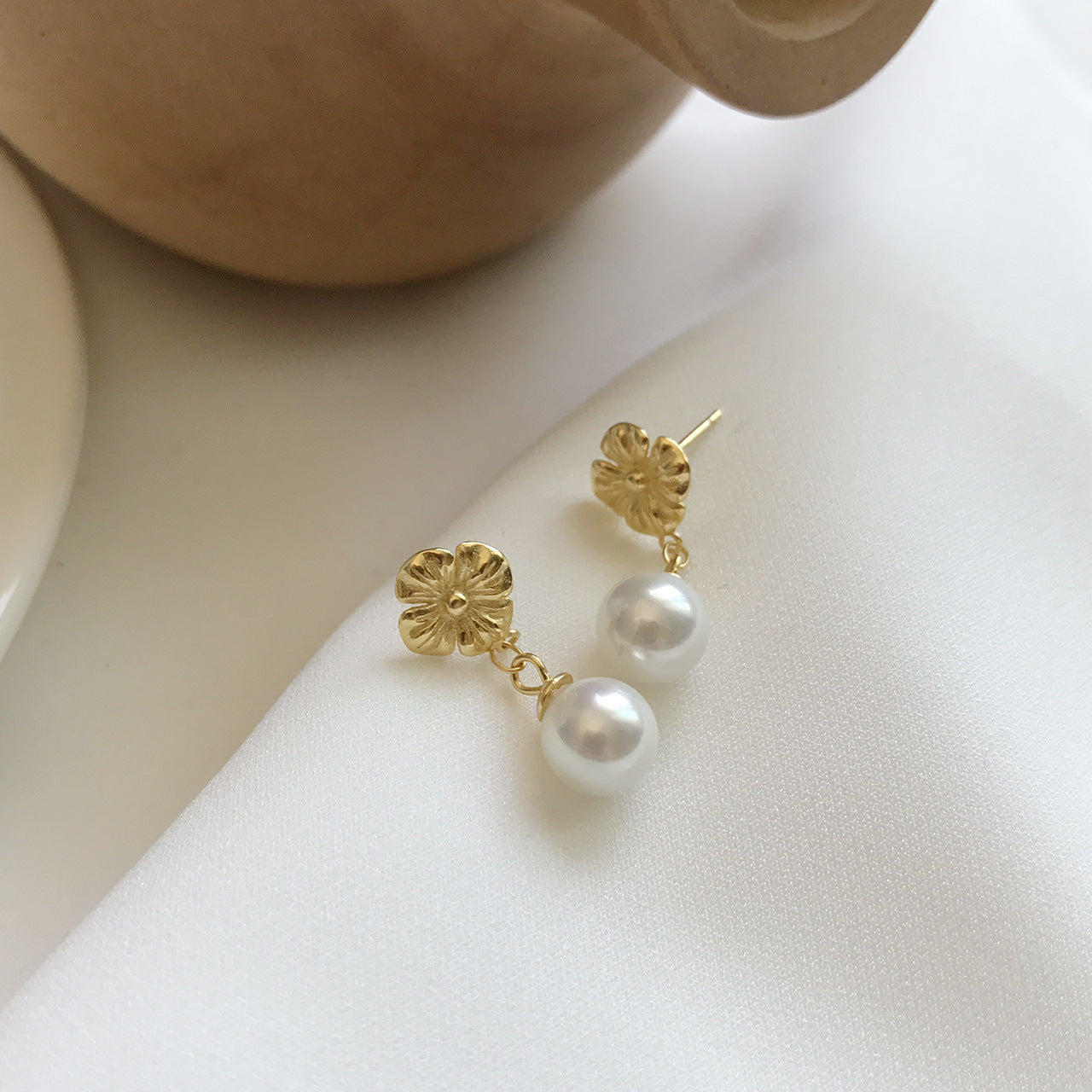 Orecchini a perno minimalisti in argento sterling 925 con intarsio a goccia di perla