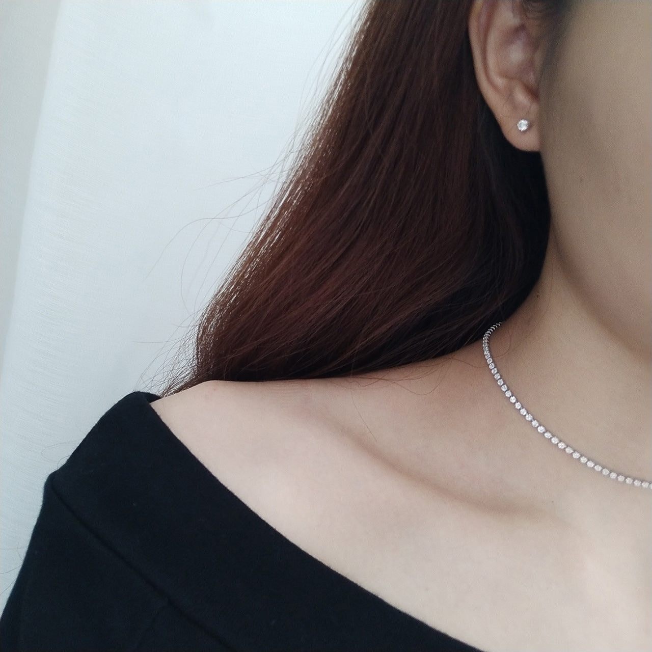 Orecchini a perno minimalisti a goccia placcati in oro bianco in argento sterling 925 con zirconi cubici e intarsi in perle