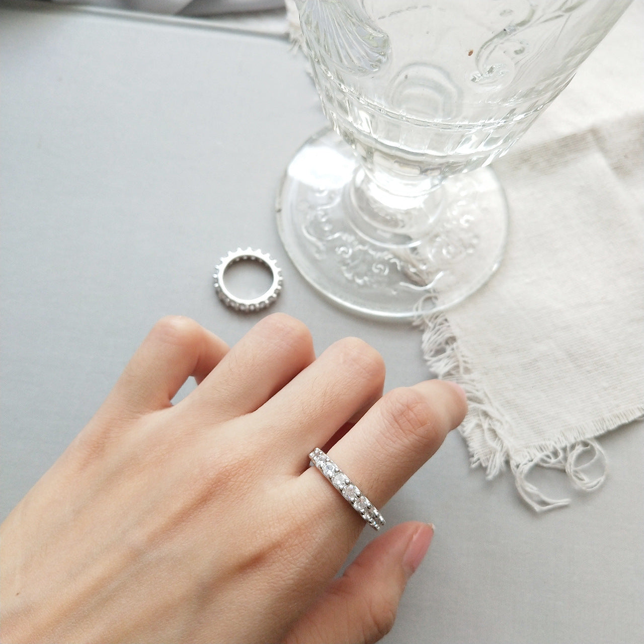 Anello in argento sterling S925, minimalista geometrico con strass