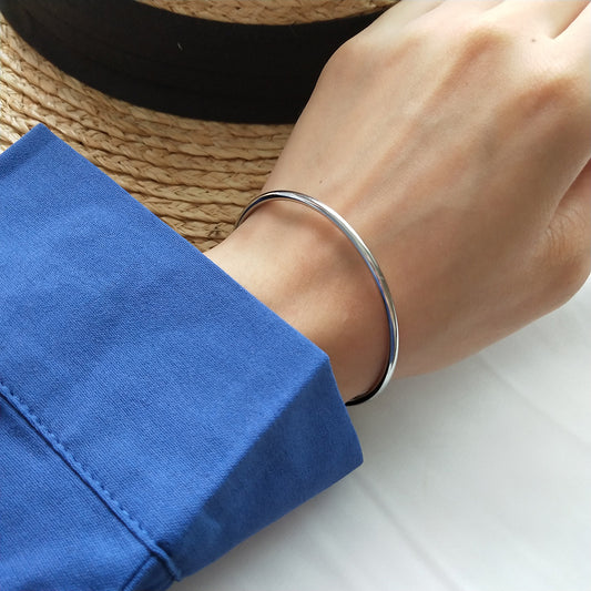 Bracciale rigido aperto minimalista in argento sterling 925 geometrico dolce
