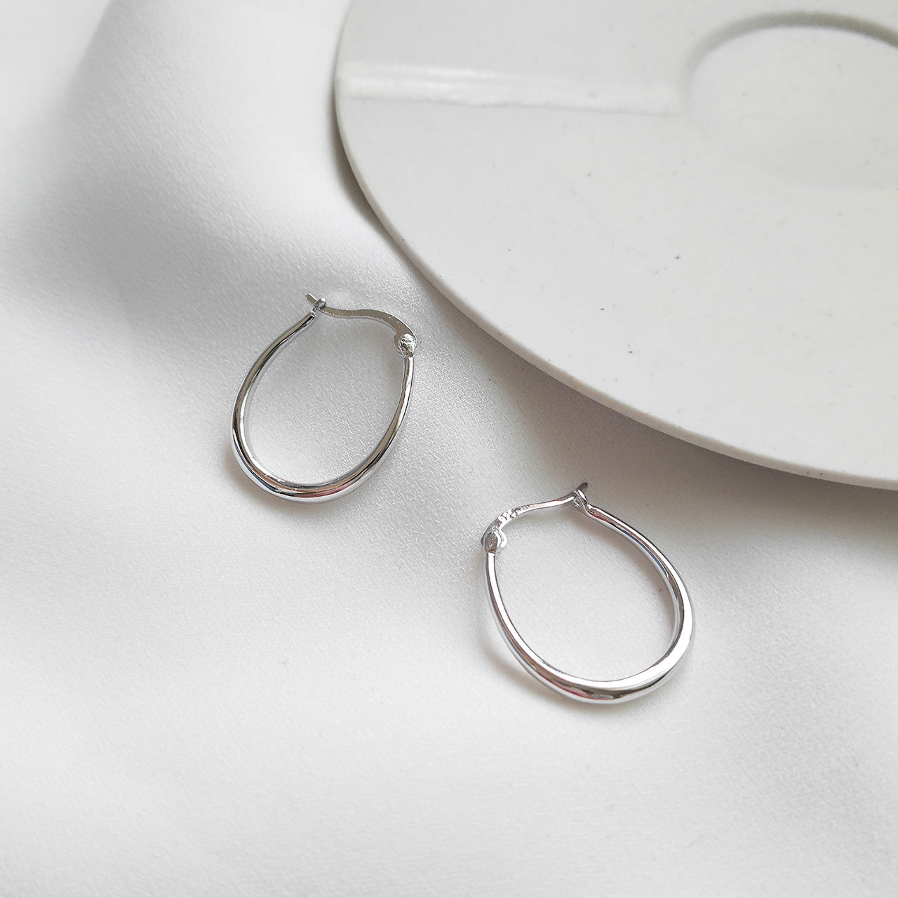 White Gold Plated 925 Sterling Silver Geometric U-Shaped Horsebit Stud Earrings for Women