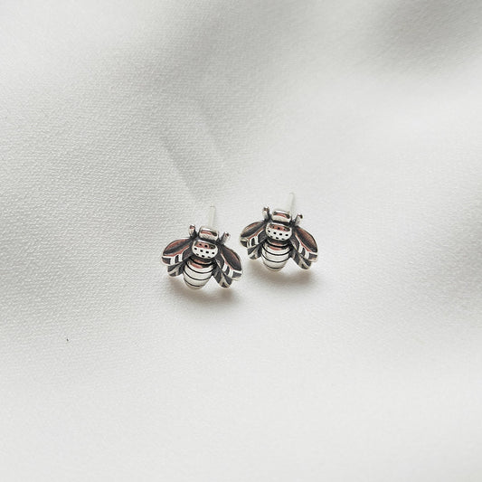 Pendientes de tuerca con abeja en forma de lágrima de plata de ley 925 vintage con incrustaciones de perlas