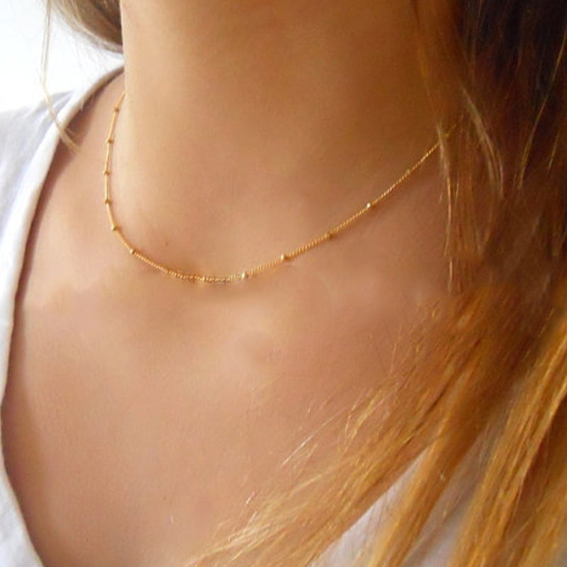 Collana corta minimalista da donna in lega geometrica con catena a croce