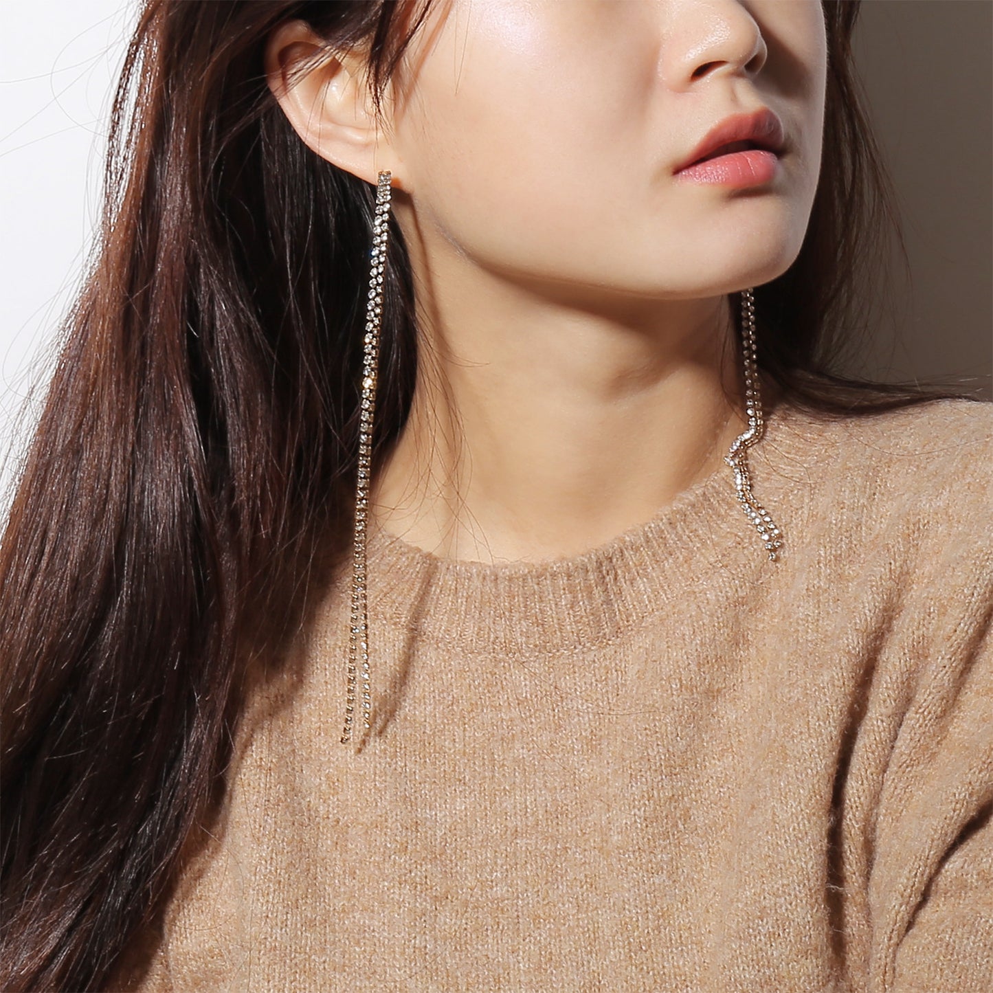 Minimalist Geometric Letter Rhinestone Stud Earrings for Women Alloy Fashion Commuter Jewelry