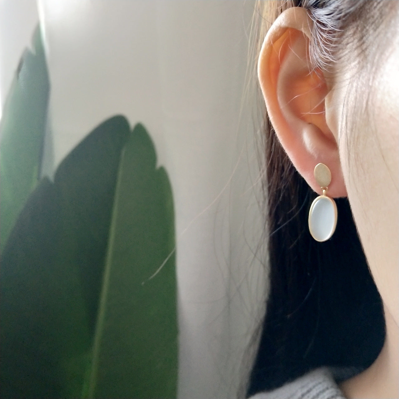 Orecchini Spazzolati Placcati Oro con Gemma Azzurra in Argento Sterling 925 Geometria Minimal Dolce