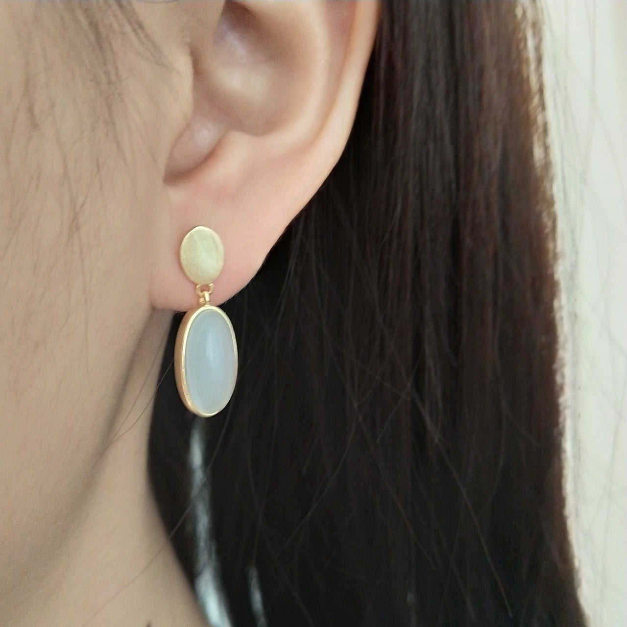 Orecchini Spazzolati Placcati Oro con Gemma Azzurra in Argento Sterling 925 Geometria Minimal Dolce