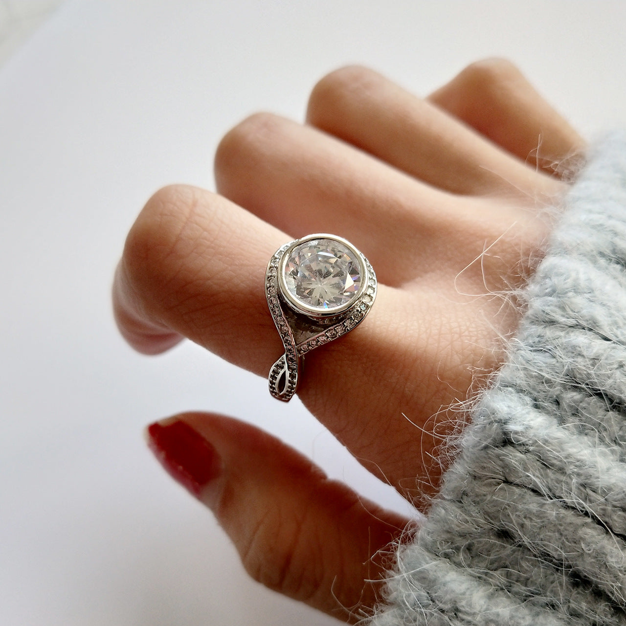Anello da donna in argento sterling 925 placcato oro bianco con micro-incastonatura di diamanti, design a stella geometrica