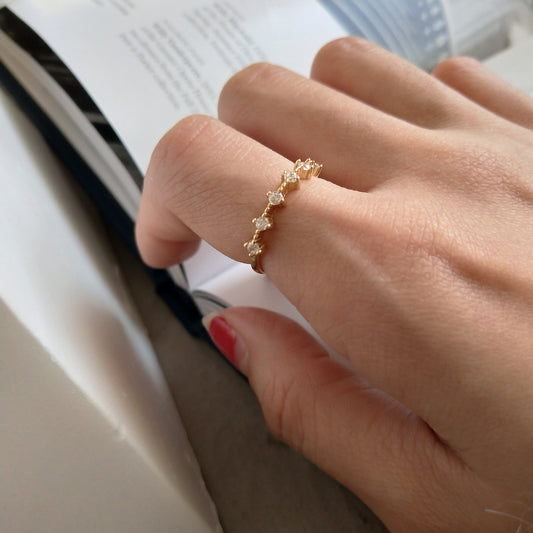 Anillo geométrico de circonita cúbica con baño de plata de ley 925