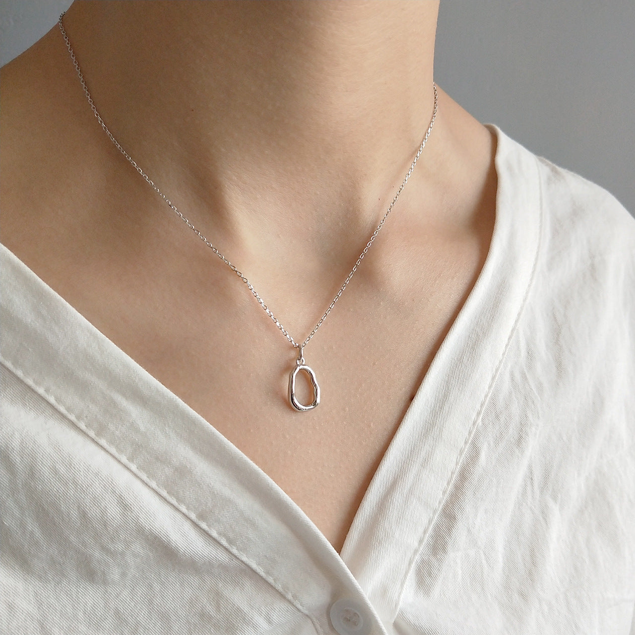 Deliziosa collana irregolare geometrica in argento sterling 925 placcato oro bianco