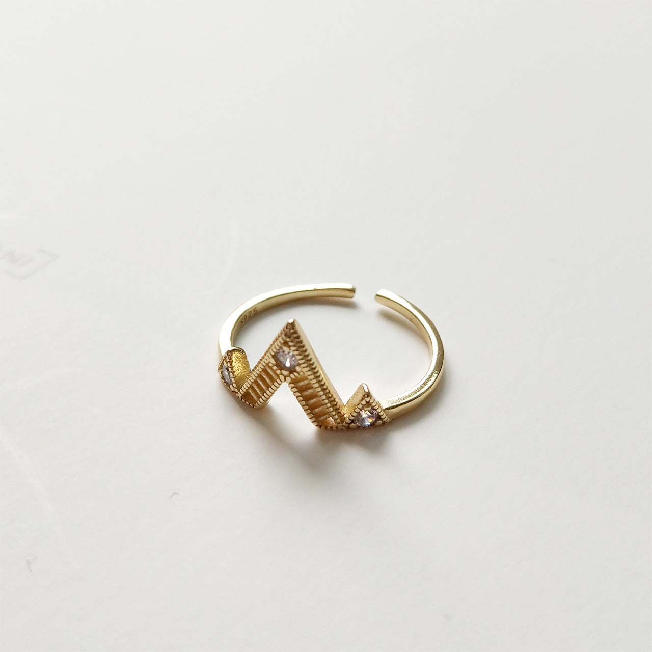Anello minimalista in argento sterling 925, placcato oro con zirconia cubica micro-incastonata, regolabile, aperto