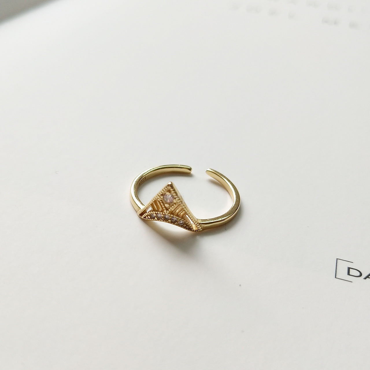 Anello minimalista in argento sterling 925, placcato oro con zirconia cubica micro-incastonata, regolabile, aperto