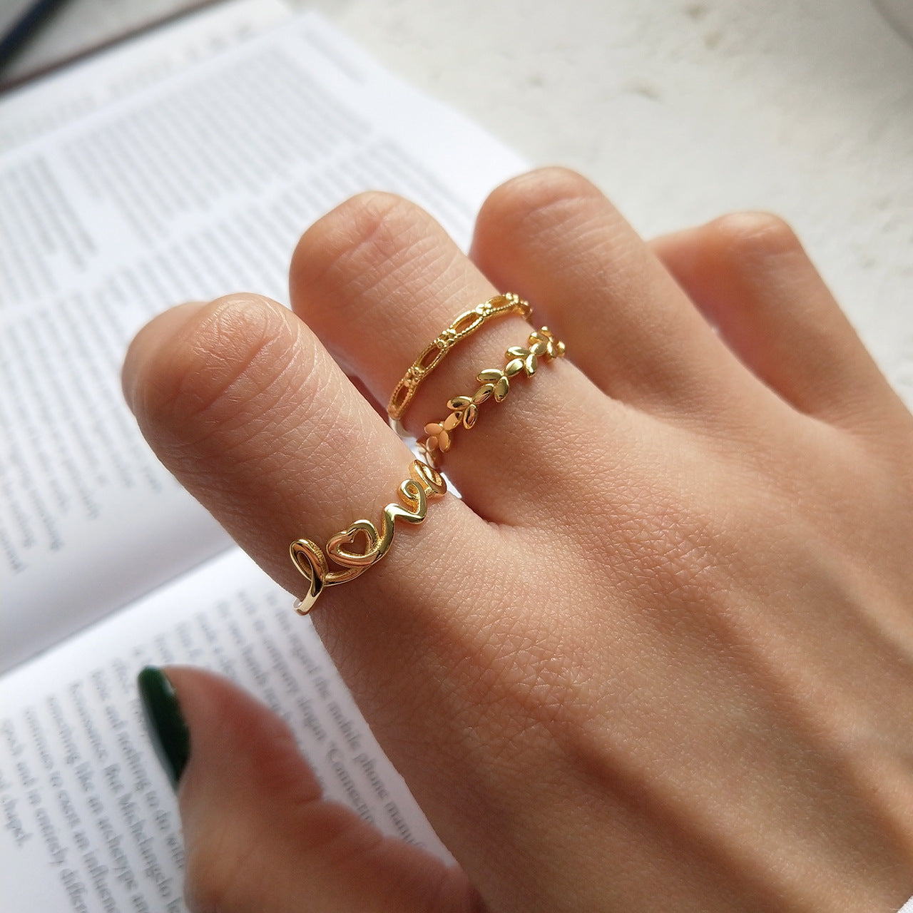 Anillo minimalista de plata de ley 925 con diseño geométrico chapado y estampado floral
