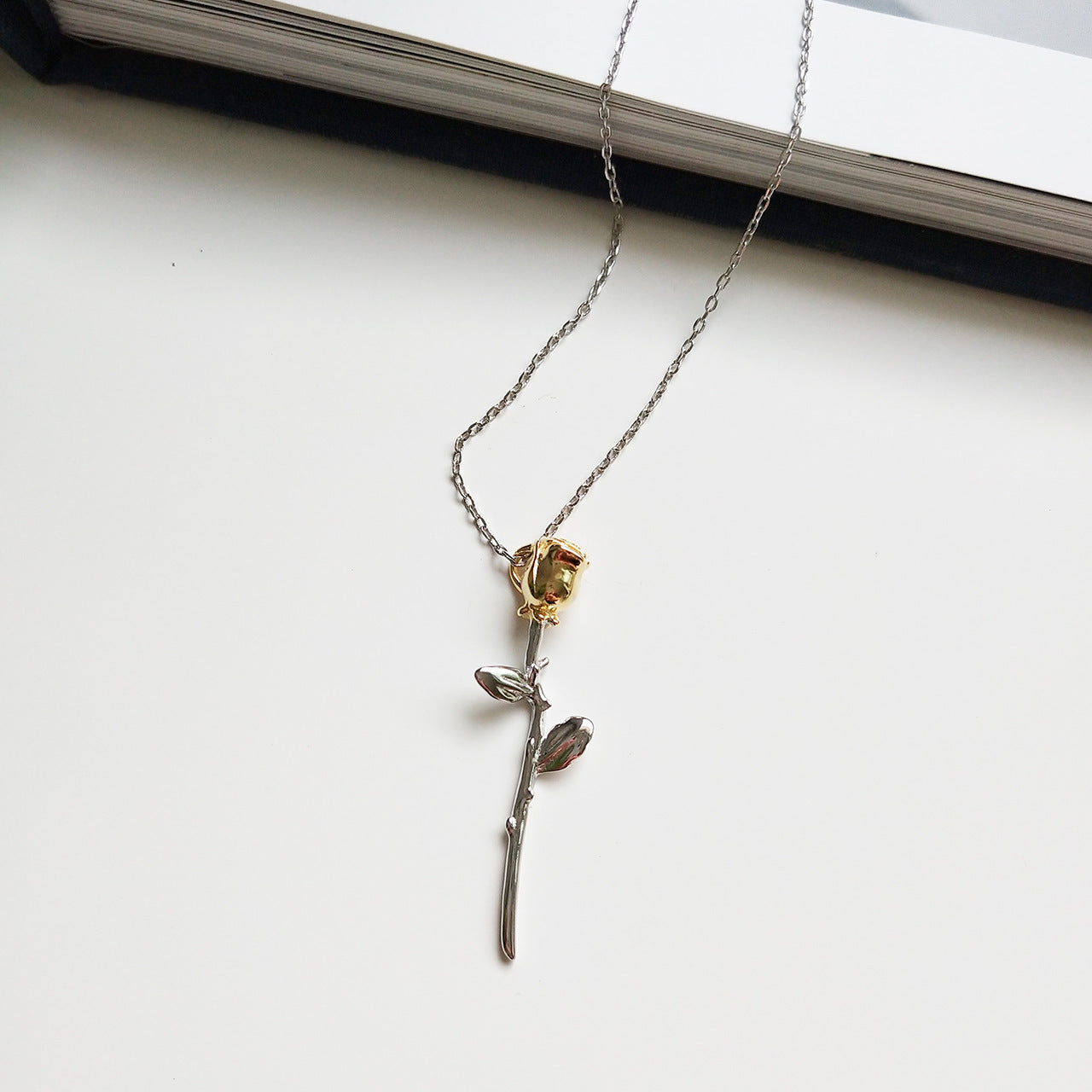 Collar de mujer chapado en oro de plata de ley 925 con diseño geométrico de rosa vintage