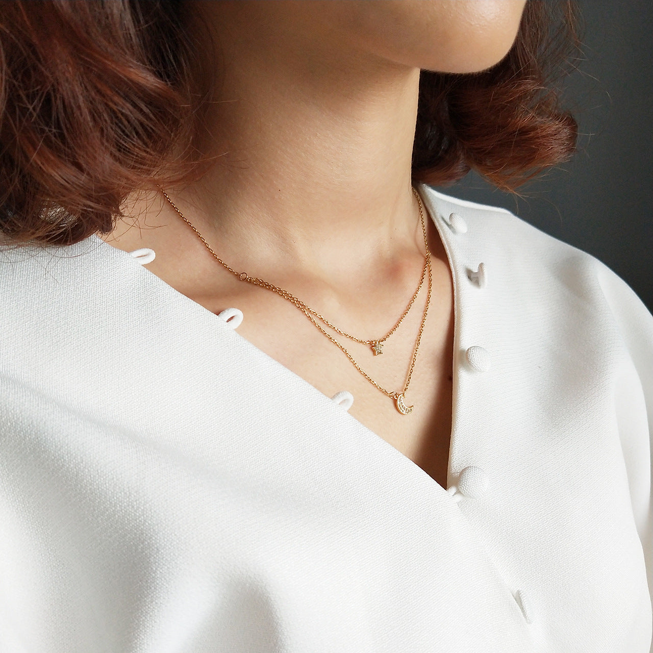 Collana da donna minimalista in argento sterling 925 placcato oro con ciondolo a stella e luna e catena a sfere
