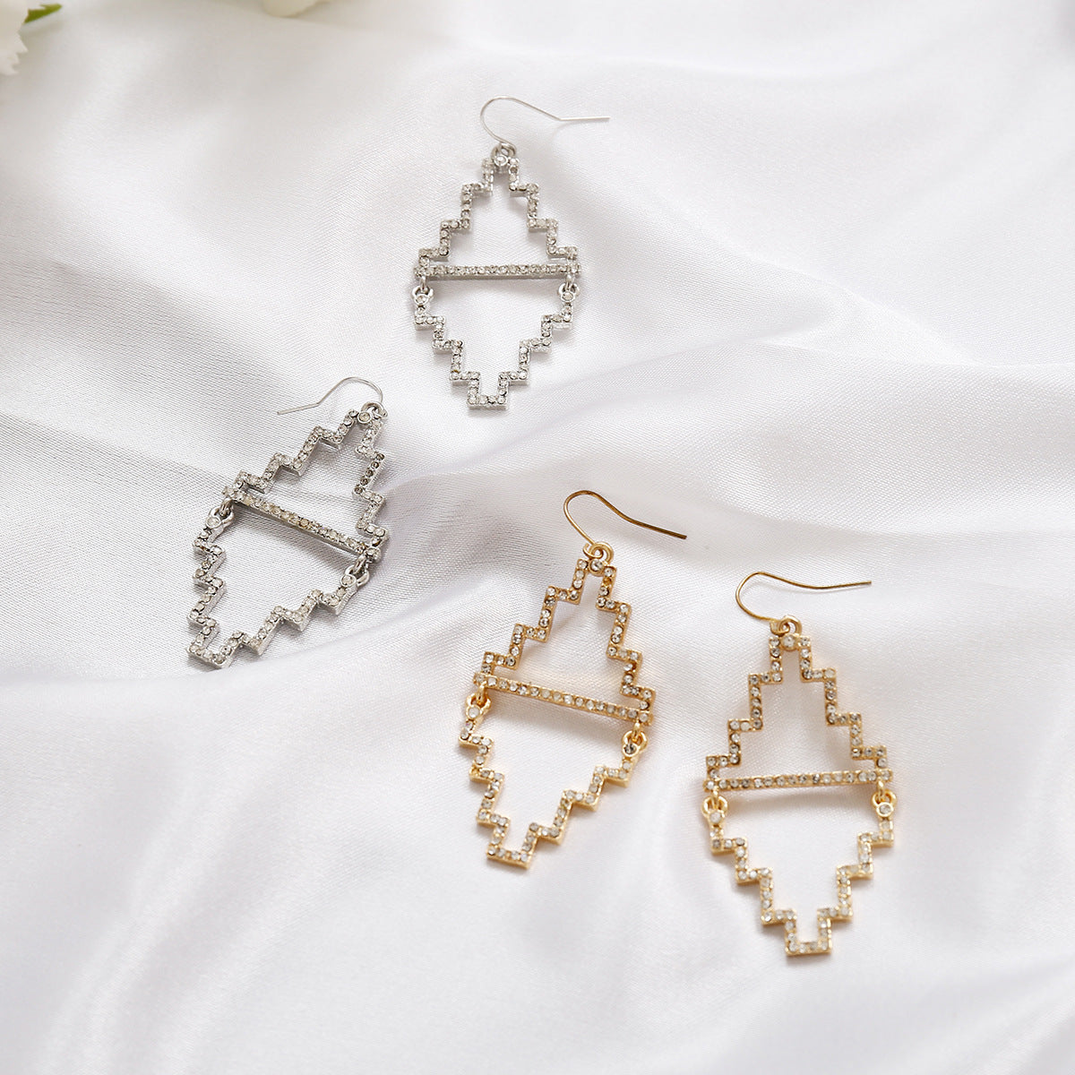 Orecchini in lega geometrici individuali e minimalisti con strass