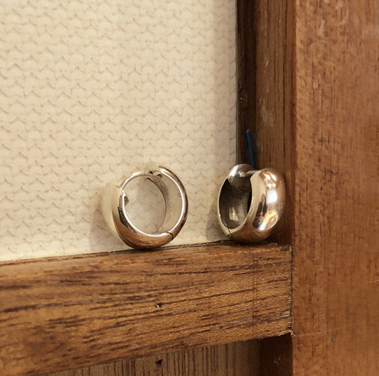 Orecchini a perno larghi in argento sterling 925 a cuore geometrico minimalista