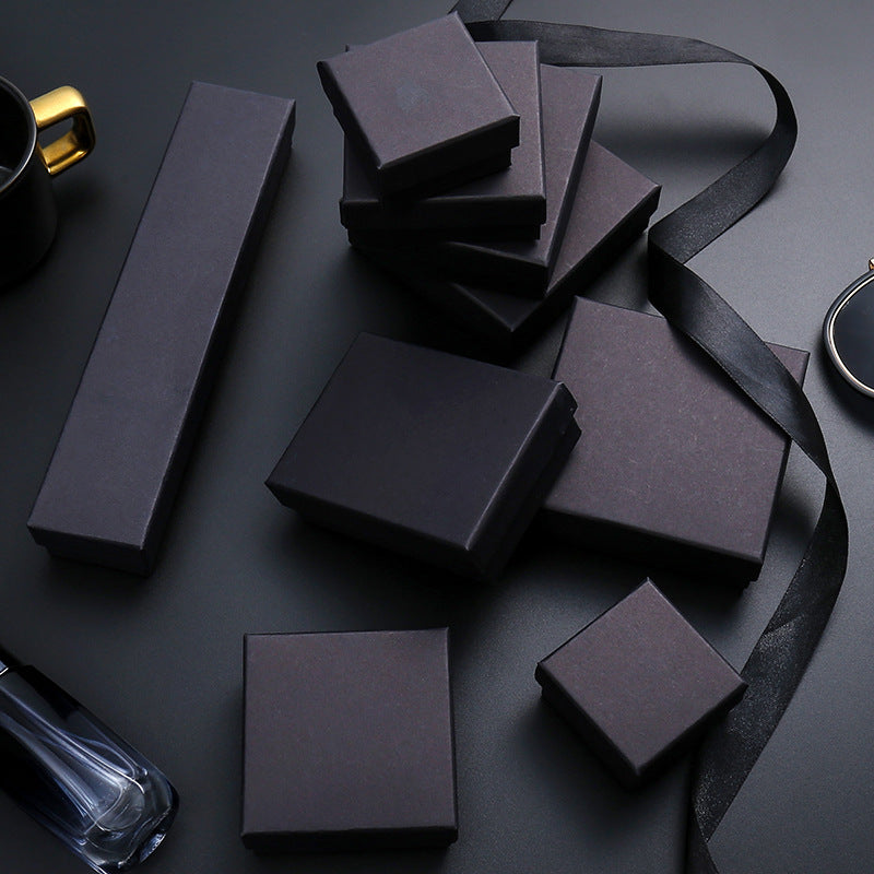 Caja de joyería de papel kraft negro para anillos, pendientes, pulseras, collares con inserto de esponja