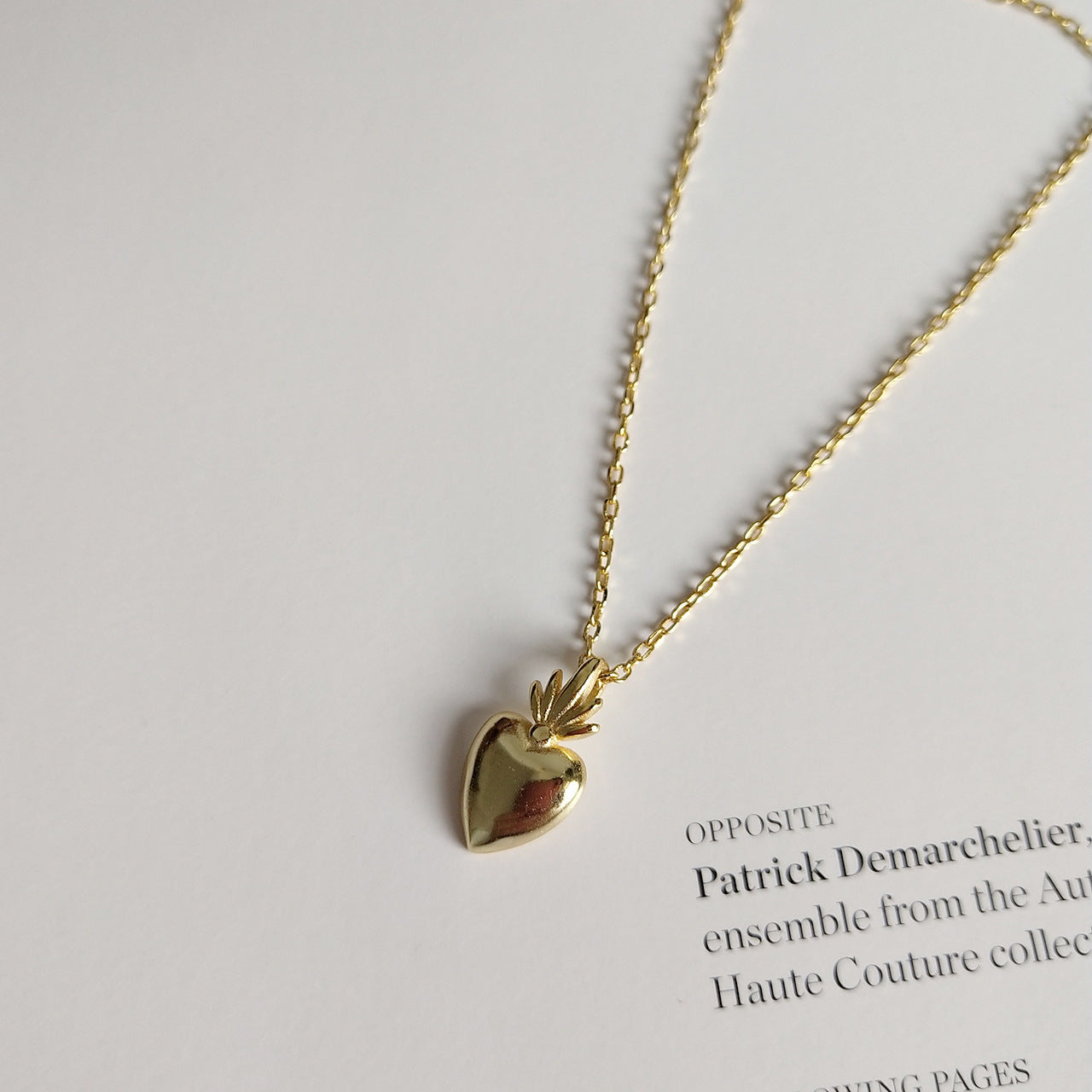 Collana da donna con ciondolo a forma di cuore e ananas minimalista in argento sterling 925 placcato oro 18K su catena a maglie a sfera