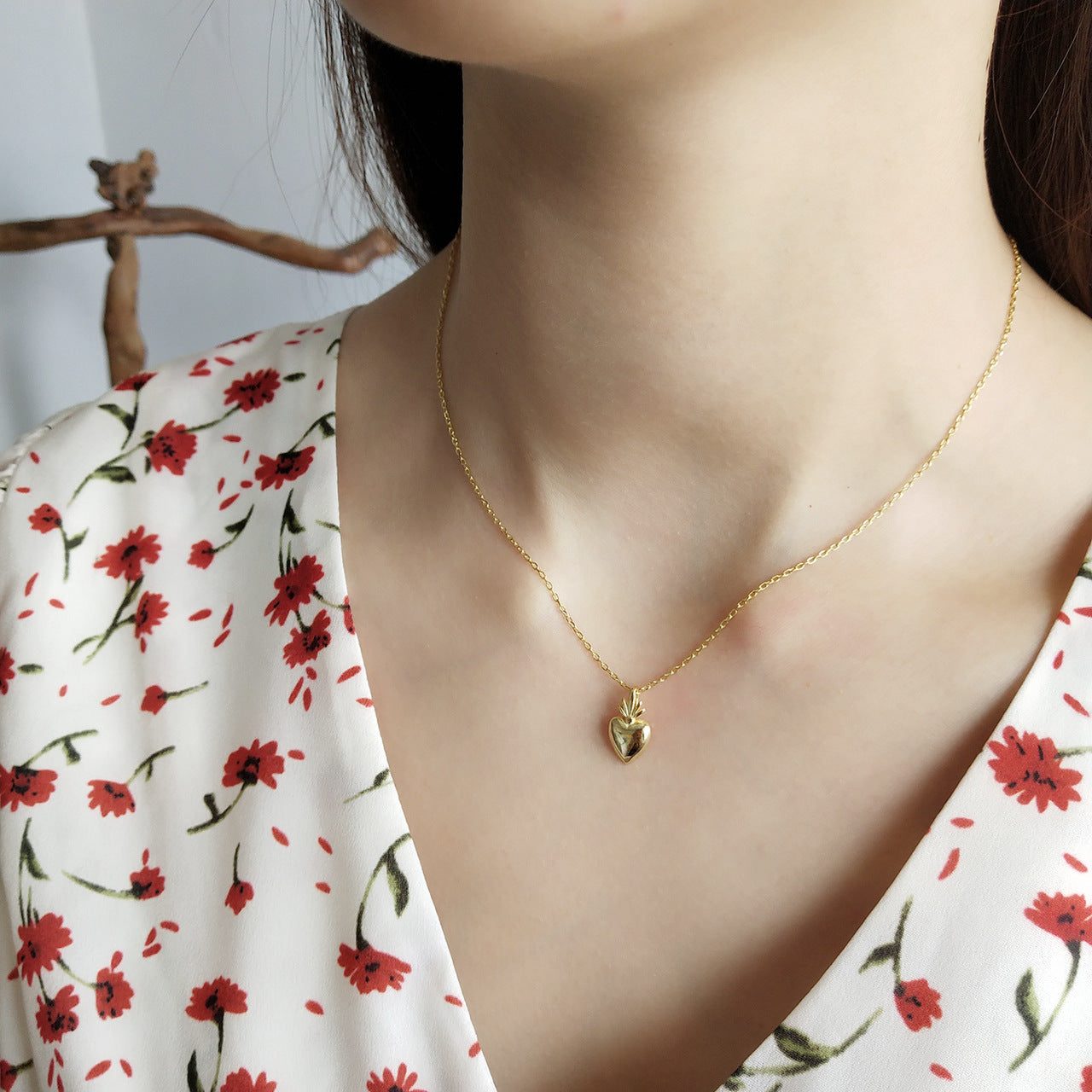Collana da donna con ciondolo a forma di cuore e ananas minimalista in argento sterling 925 placcato oro 18K su catena a maglie a sfera