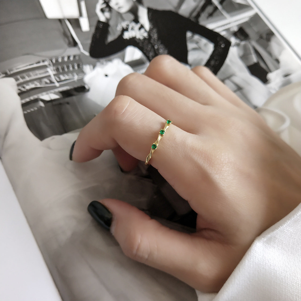 Anillo Ajustable Trenzado de Plata de Ley 925 con Circonita Cúbica con Forma de Corazón para Mujer
