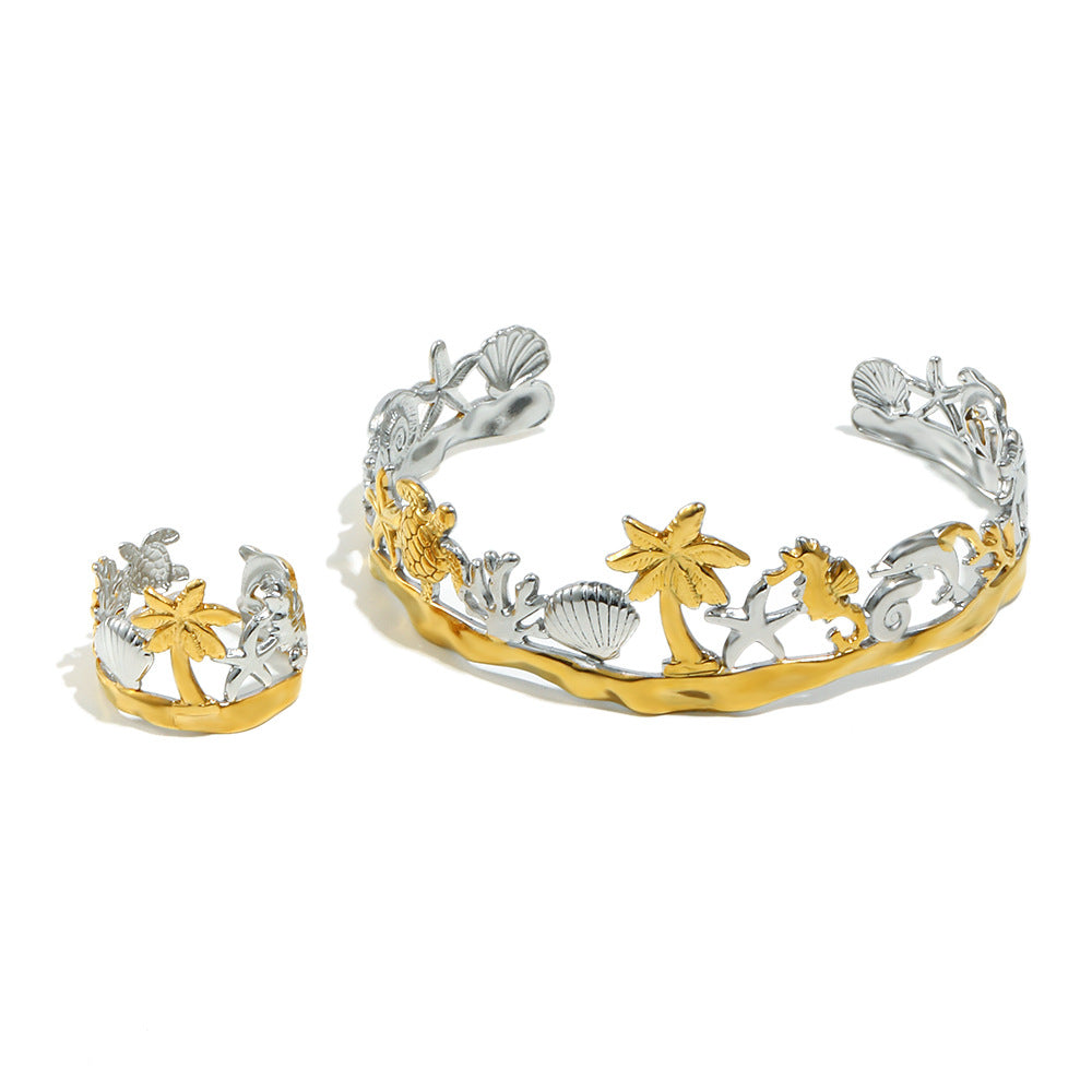 Pulsera Minimalista de Acero Inoxidable con Baño de Oro de 18K, Inspirada en el Océano con Motivos de Concha Marina y Estrella de Mar