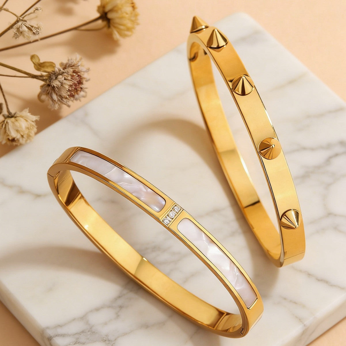 Bracciale Chiodato in Acciaio Inossidabile Placcato Oro 18K Elegante Casual con Madreperla e Zirconi Cubici