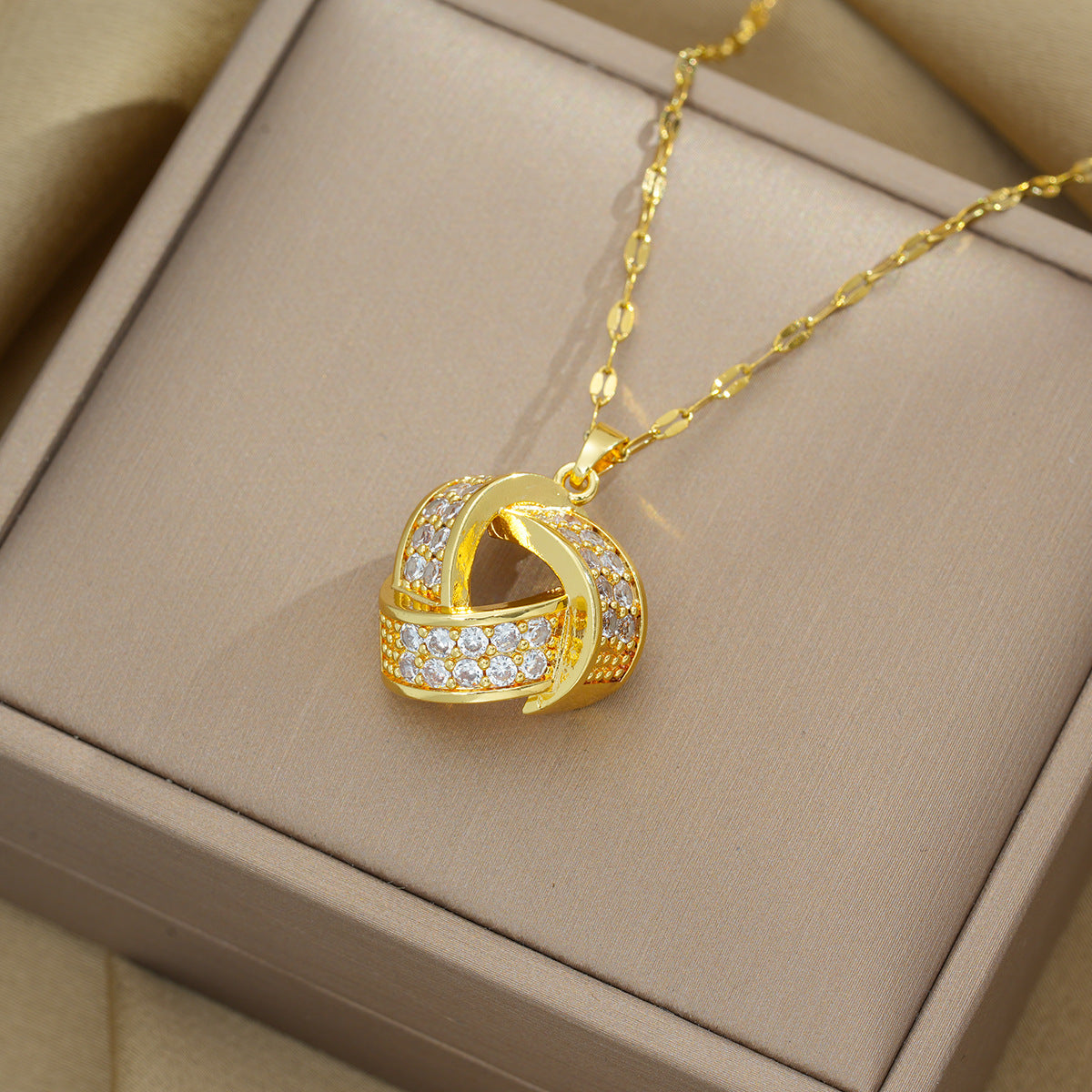 Minimalist Geometric Pendant Necklace for Women in Titanium Steel with Rhinestone Inlay and Wavy Chain