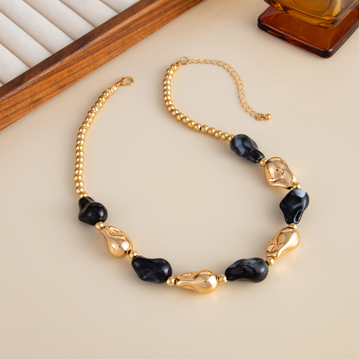 Sweet Vintage Geometric Oval Resin Necklace for Women
