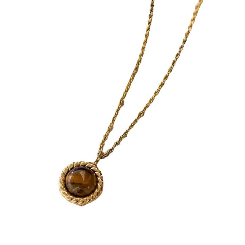 Collana da donna con pendente in occhio di tigre color caramello, catena in lega dalla forma geometrica con finitura placcata, catena maglione in stile retrò minimalista
