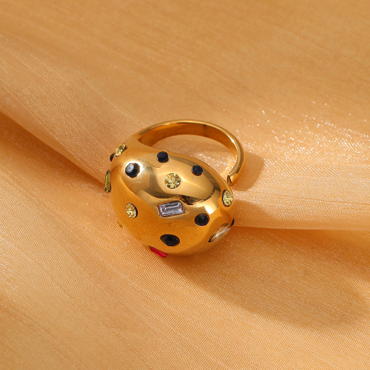 Pendientes de acero inoxidable a la moda con forma de gota de agua con incrustaciones de pedrería y chapado al vacío en oro de 18K para mujer