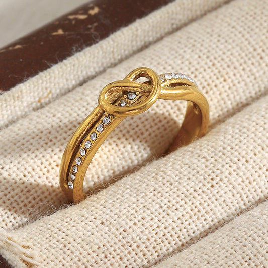 Minimalist Geometric Stainless Steel Plated 18K Gold Thin Heart-Shaped Ring for Women