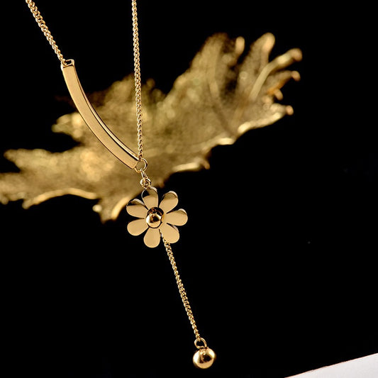Minimalist Daisy Pendant Necklace for Women in Titanium Steel with Gold Plating on O-Chain, Elegant Clavicle Chain