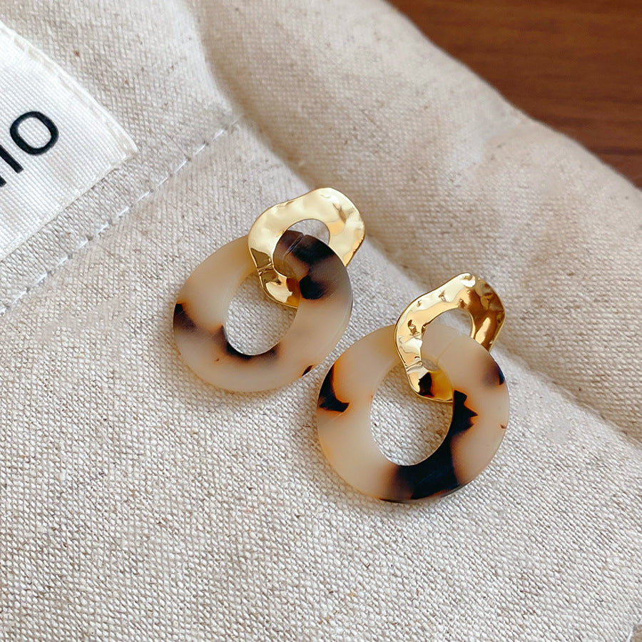 Pendientes Retro Redondos de Resina con Tono Caramelo Geométrico y Postes de Plata de Ley 925 para Mujer