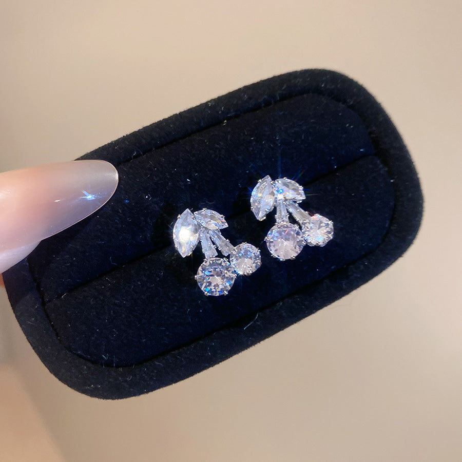 Orecchini da donna minimalisti in rame a forma di ciliegia con zirconi intarsiati e perni in acciaio inossidabile