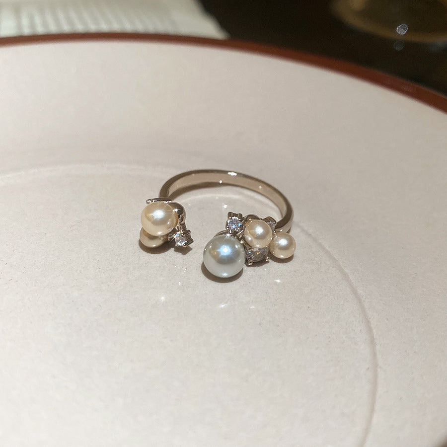 Anello Elegante Retrò Francese di Lusso Leggero con Perla Simulato e Intarsio di Zirconi, Design Geometrico Rotondo da Donna