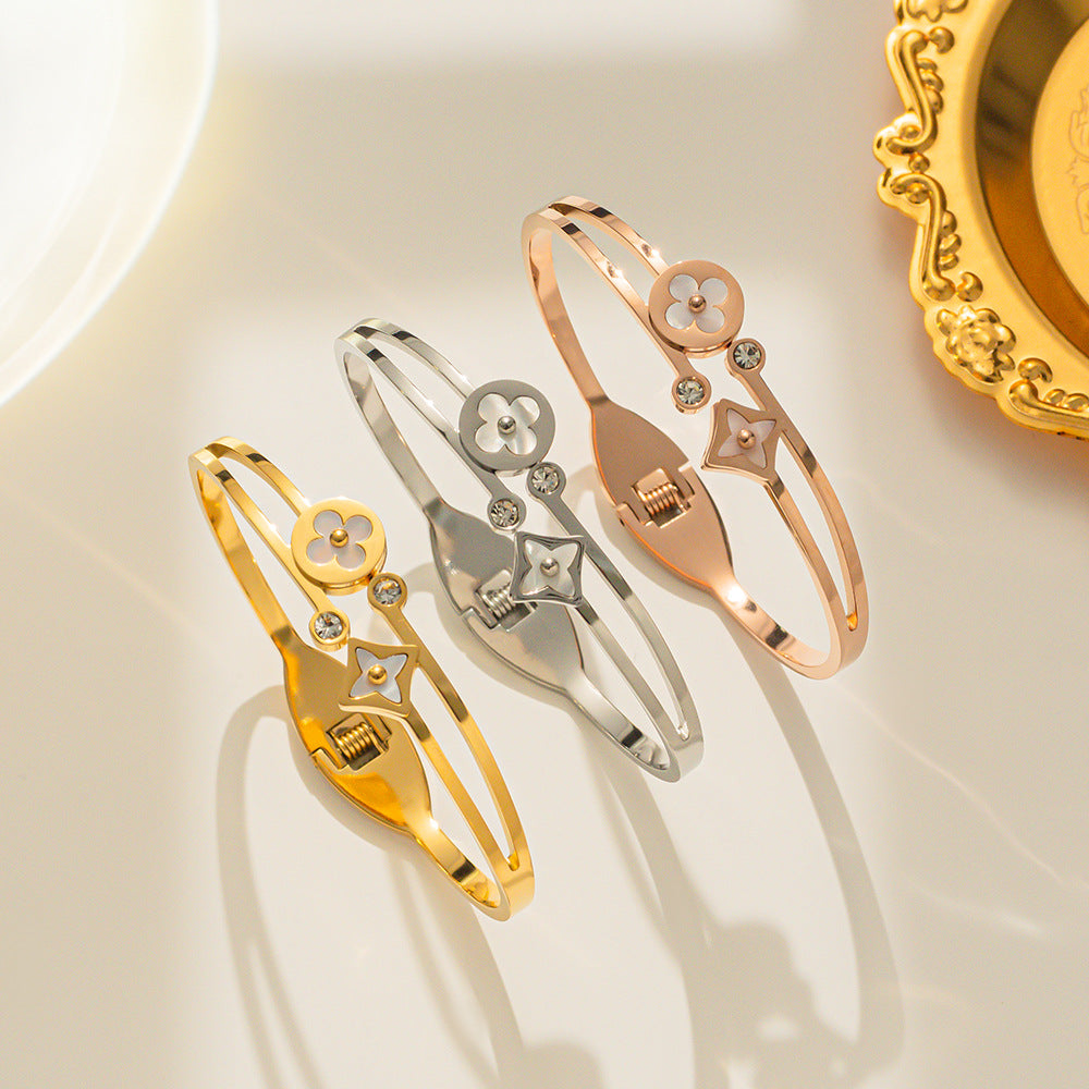 Natural Fresh Sweet Four-Leaf Clover Titanium Steel Bracelet with Gold Plating for Women
