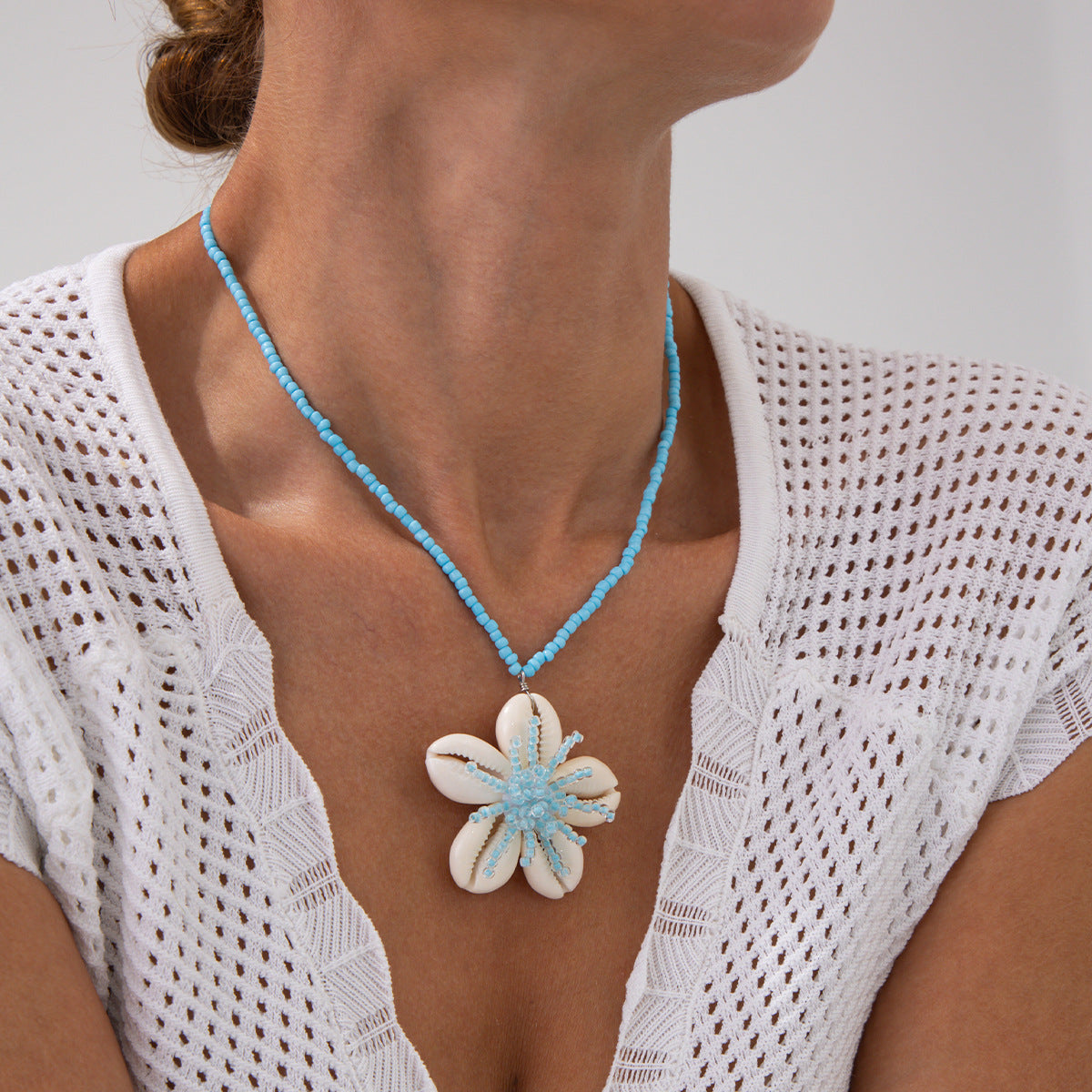 Collar de concha y flores bohemio para mujer con detalles artesanales, temática de playa natural, cadena a la clavícula