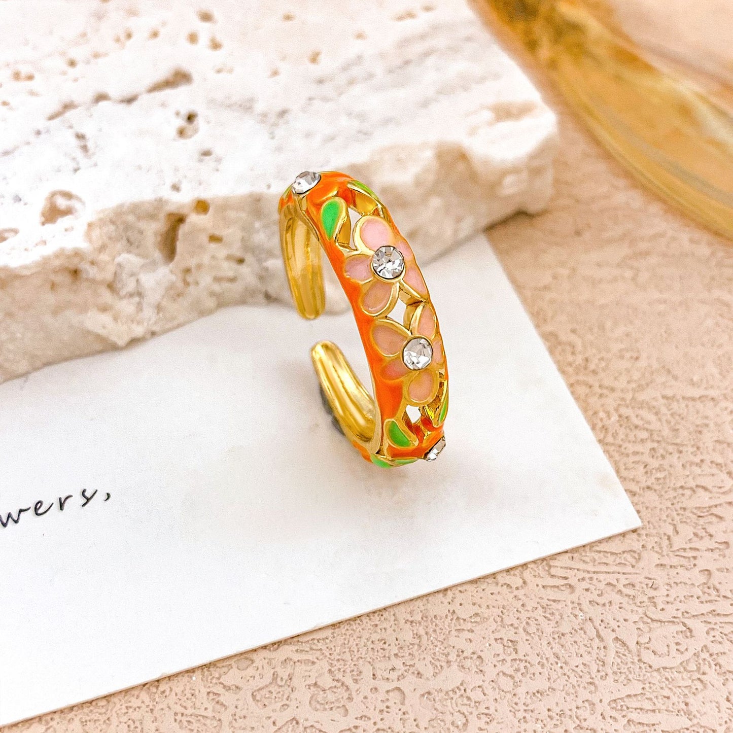 Anello in lega placcato oro con design floreale e cavo, elegante e di lusso, per donna