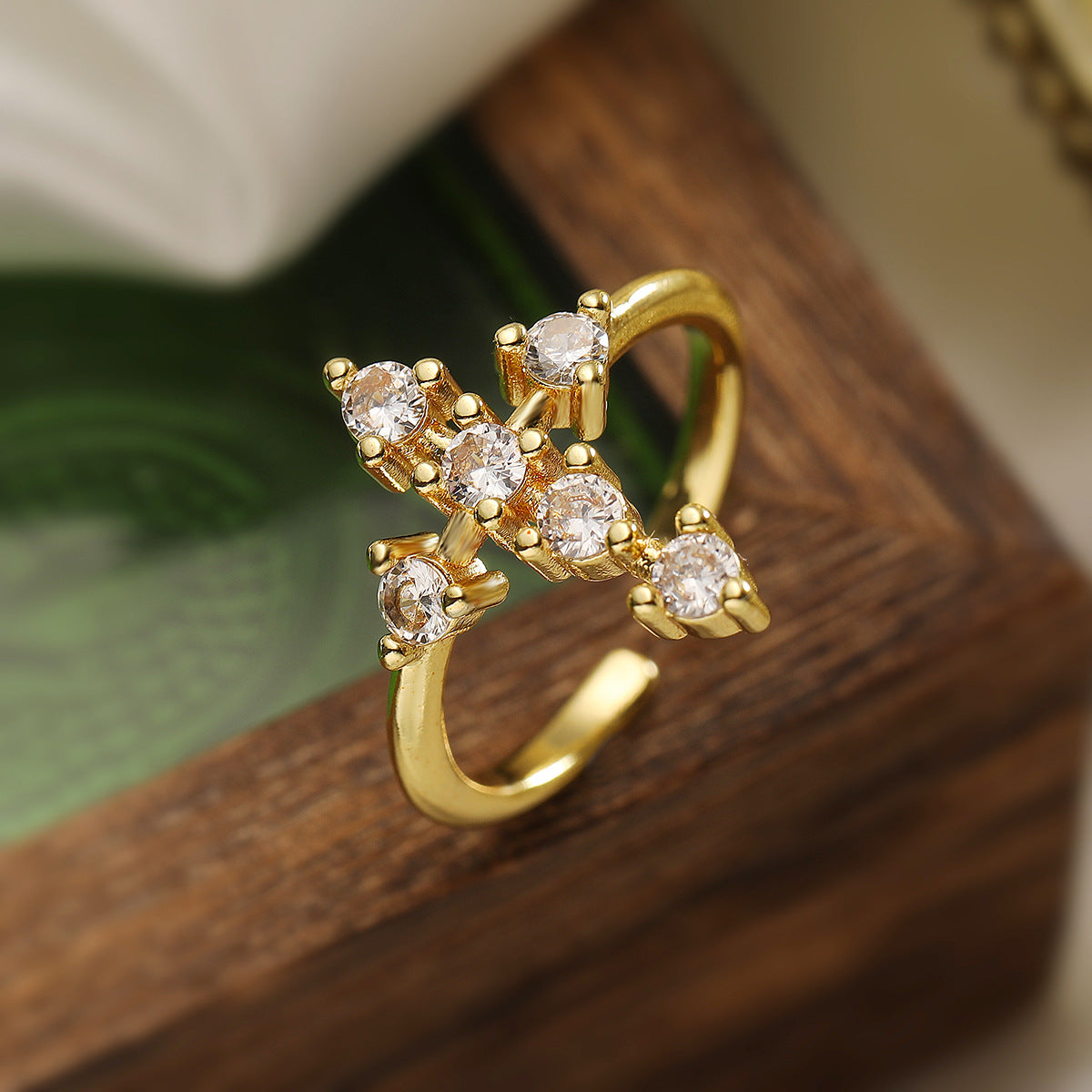 Anello aperto geometrico minimalista da donna in rame con zirconi micro-incastonati