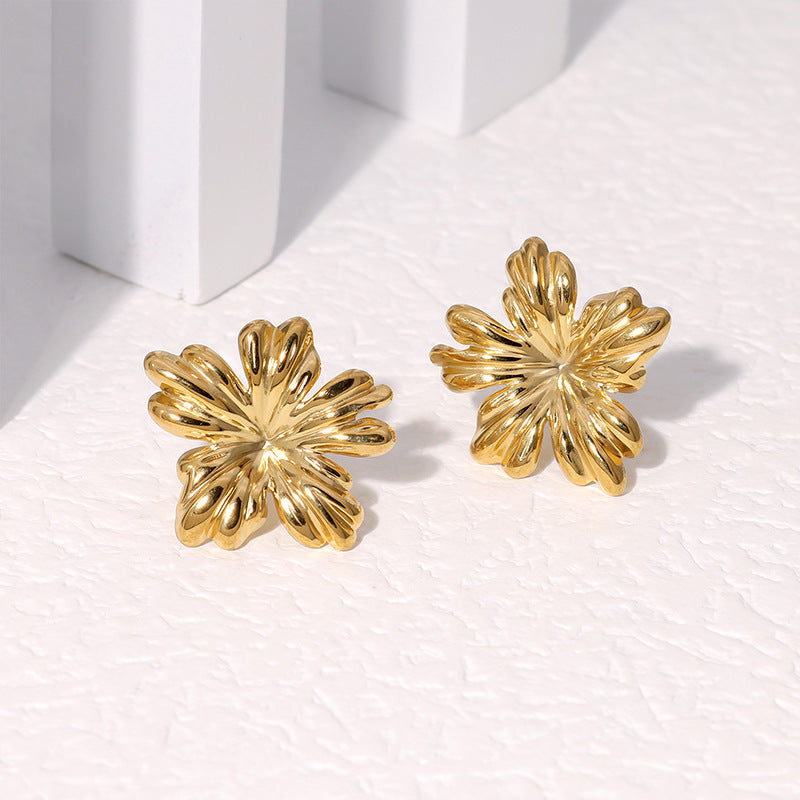 Orecchini a perno geometrici minimalisti in acciaio inossidabile placcati oro 18 carati, acciaio al titanio ipoallergenico, con accento a cuore, finitura elegante di lusso retrò