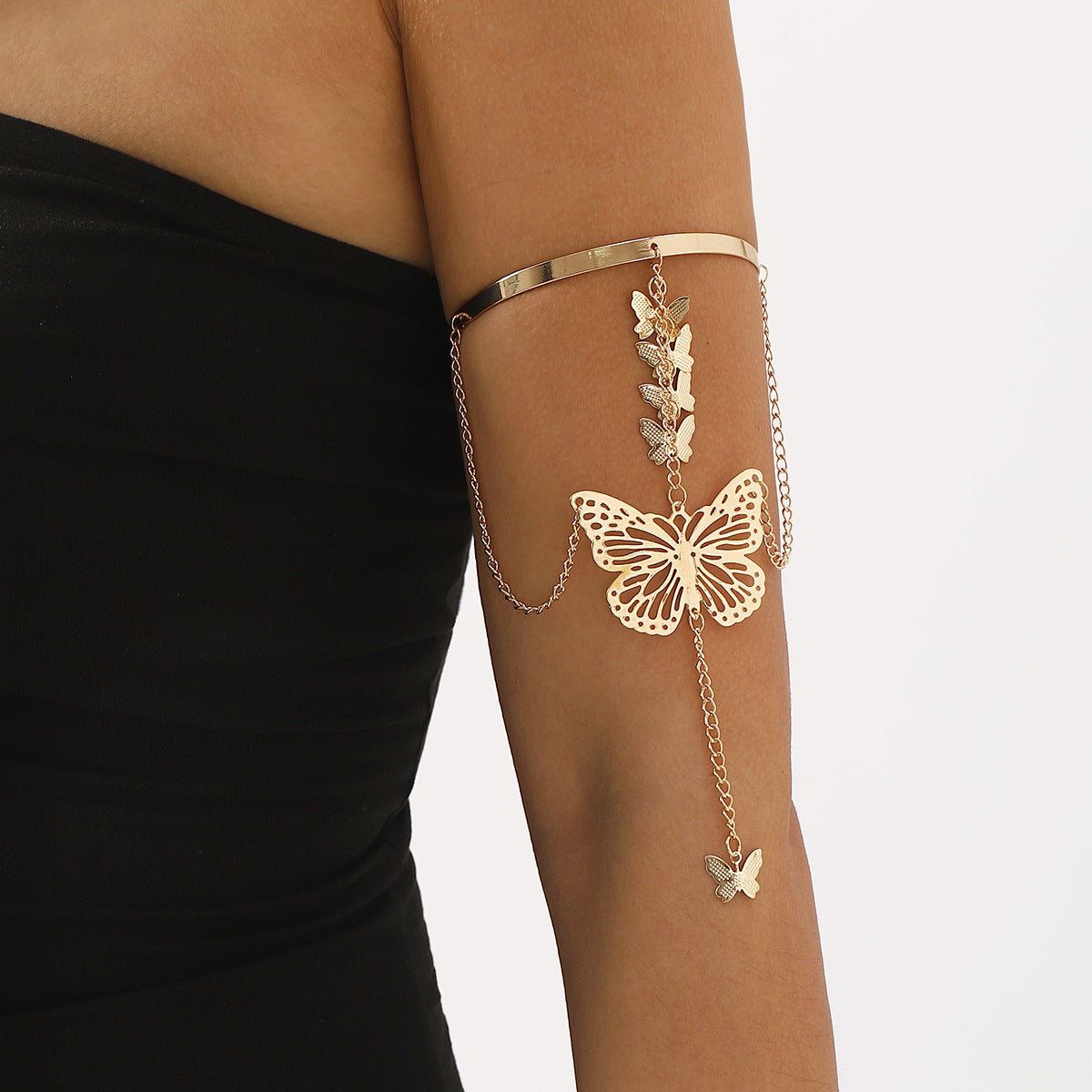 Bracciale a manetta vintage con farfalla e nappe, da donna, con design scavato e polsino regolabile in metallo aperto