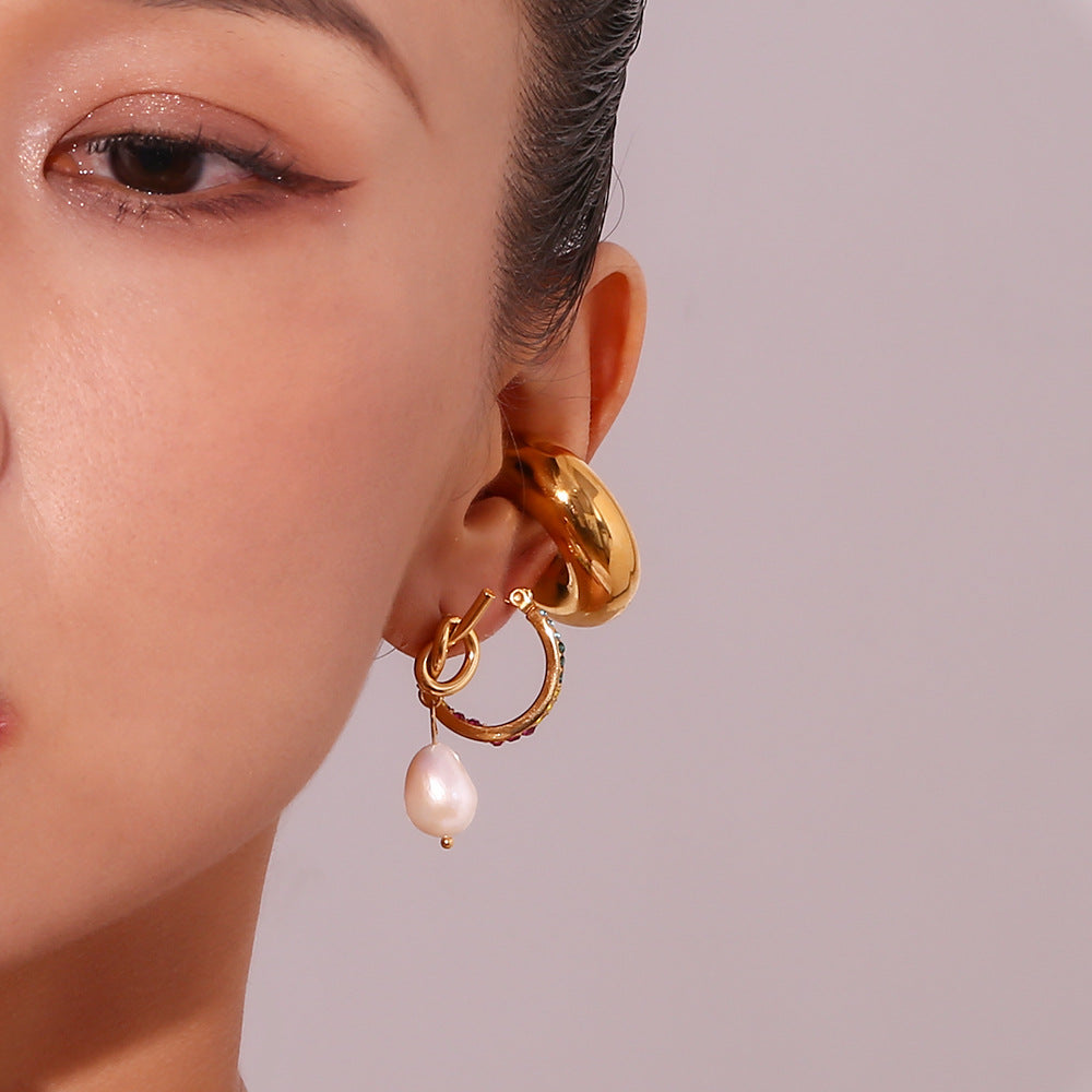 Orecchini a perno geometrici minimalisti in acciaio inossidabile con placcatura in oro 18 carati e perle d'acqua dolce per donna