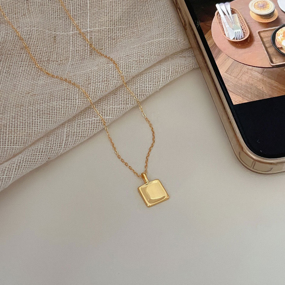 Collana con ciondolo a tulipano geometrico minimalista in argento sterling 925 con finitura placcata su catena a serpente