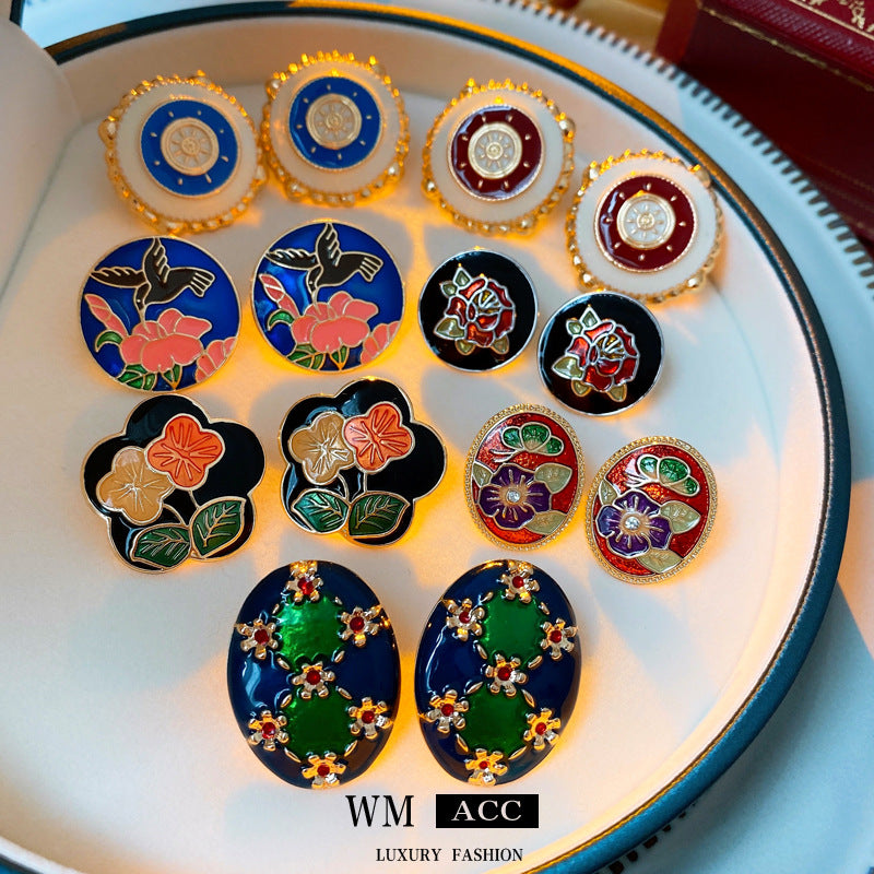 Pendientes de tuerca de metal esmaltado floral vintage con postes de acero para mujer, diseño retro de círculo botánico