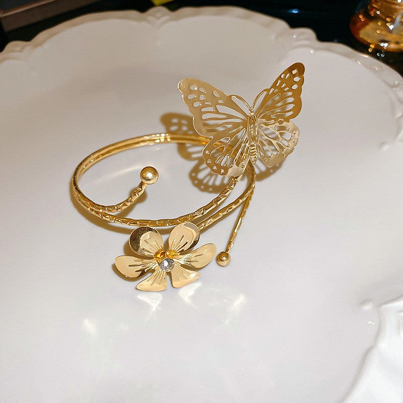 Pulsera Cóncava Irregular Minimalista para Mujer en Aleación de Latón con Acabado Galvánico