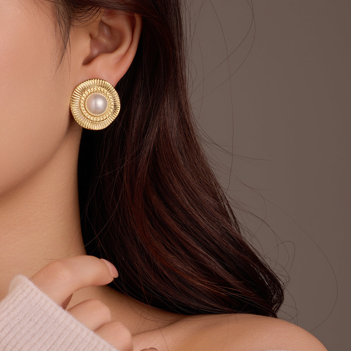 Vintage French Style Round Ruffled Pearl Stud Earrings for Women Made of Stainless Steel with Plating Finish