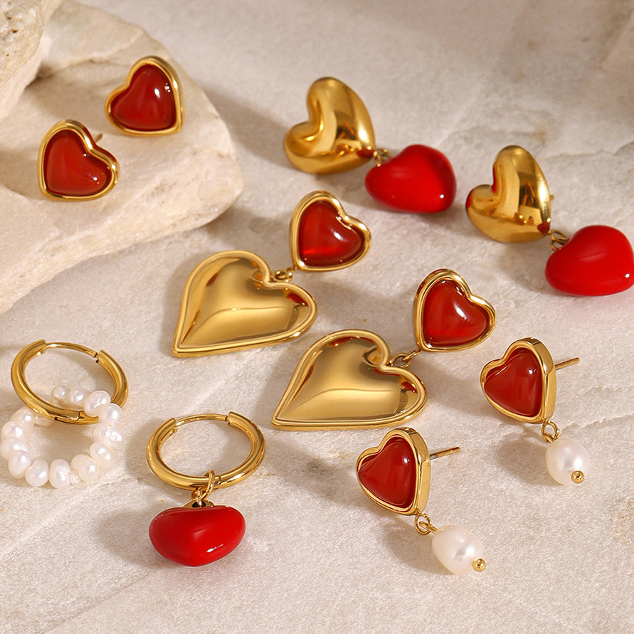 Orecchini minimalisti in acciaio inossidabile smaltato a forma di cuore con perle per donna