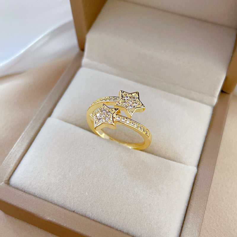 Anello in Ottone Placcato Oro con Stella a Cinque Punte Aperta e Micro Pavé, Anello da Dito Lussuoso Minimalista da Donna