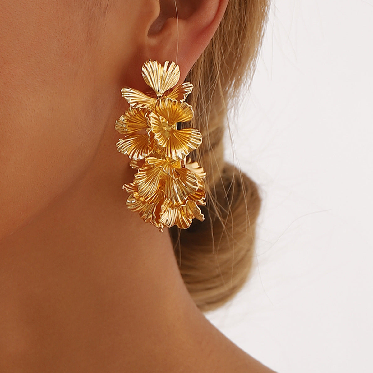 Elegantes Pendientes de Aro Geométricos 3D Apilados con Flores para Mujer con Acabado de Hierro Galvanizado